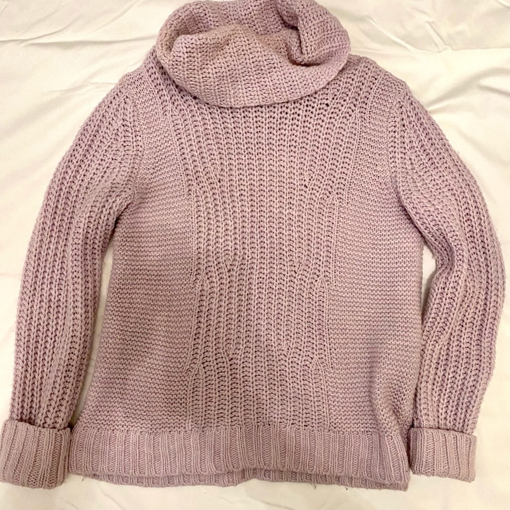 BANANA REPUBLIC LILAC CABLE KNIT TURTLENECK SWEATER (size medium)
